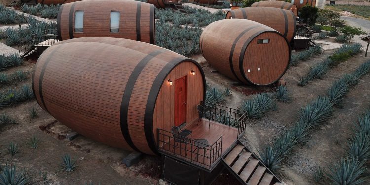 ¡UN ASOMBROSO HOTEL DONDE LAS SUITES SON GIGANTESCAS BARRICAS!