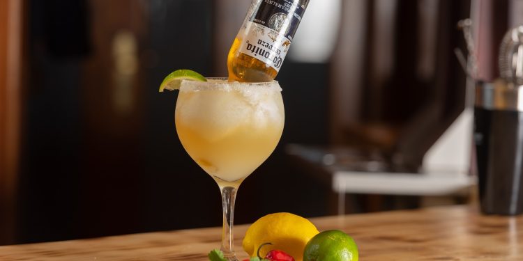 Un shot de tequila con cerveza Â¿Es una Bomba DaÃ±ina?