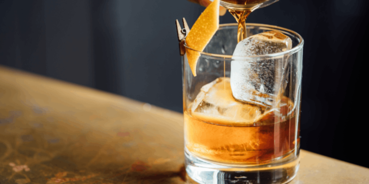 Tequila Amaderado con un Toque de Mezcal: Un Nuevo Trago